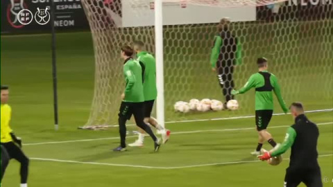 Ultimo entrenamiento del Betis antes de la semifinal de Supercopa ante el FC Barcelona