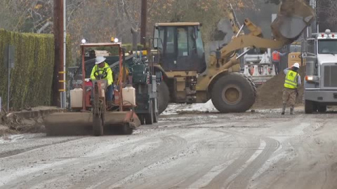 El temporal en California da una tregua y los operarios trabajan a contrarreloj