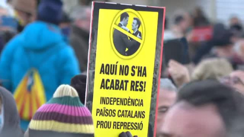 La división en el independentismo catalán queda patente durante la protesta contra la cumbre hispano-francesa