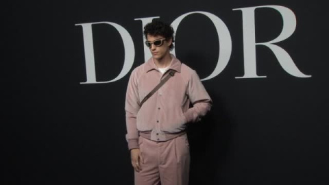 Locura fan en París con la presencia de famosos en el desfile de Dior