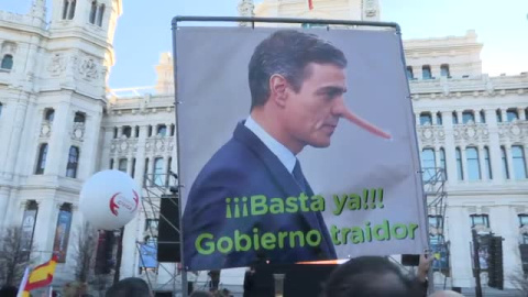 Multitudinaria manfestación en Madrid contra Pedro Sánchez y las políticas de su Gobierno con UP