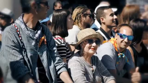 Un hombre aspirante a fallera mayor de Valencia