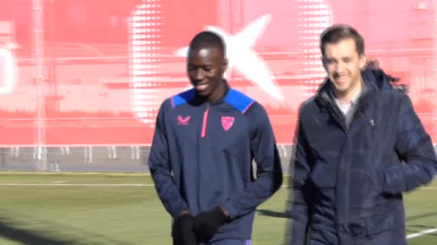 Bryan Gil y Pape Gueye se estrenan en el entrenamiento del Sevilla