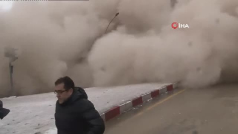 Impactante vídeo de un edificio derrumbándose tras el terremoto en Turquía