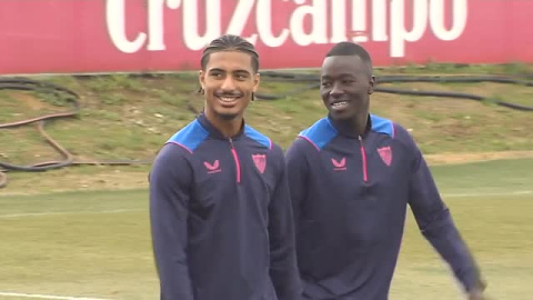 Dmitrovic vuelve al trabajo con el Sevilla en un entrenamiento con muchas ausencias