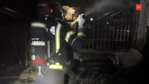 Siete intoxicados por el humo de un incendio en un chalet de Fuenlabrada