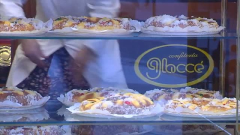 Largas colas para llevarse a casa un roscón