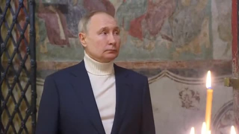 Putin asiste a la misa de la Nochebuena ortodoxa