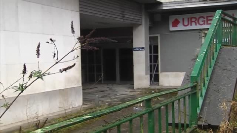 El antiguo hospital de Oviedo se degrada entre basura, robos, vandalismo y expedientes médicos