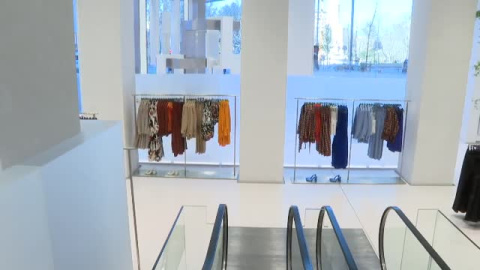 Inditex aprueba un salario mínimo fijo de 18.000 euros para los empleados de las tiendas