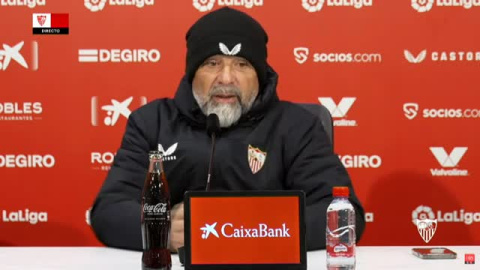 Sampaoli sobre el Papu: "Adjudicar a alguien que se quiera operar porque no quiera jugar por un club, es muy fuerte"