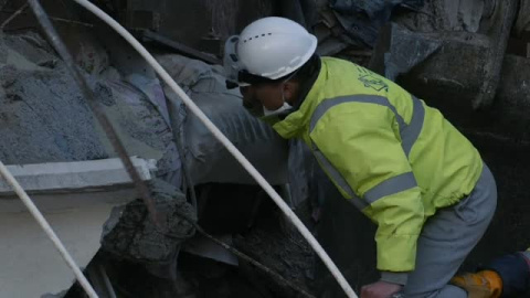 Las posibilidades de hallar supervivientes tras el terremoto se esfuman con el paso de los días