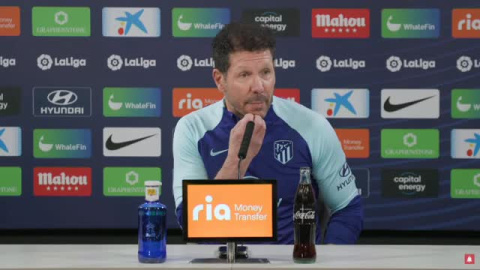 Simeone reconoce que da tranquilidad que el foco se ponga en los árbitros