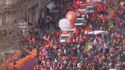 Nueva ola de protestas en Francia contra la reforma de pensiones de Macron