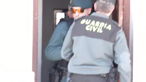 La Guardia Civil lleva a cabo una macrooperación para capturar a la 'banda de las gasolineras'    