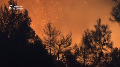 Las condiciones meteorológicas ayudan a avanzar en el control del incendio de Castellón