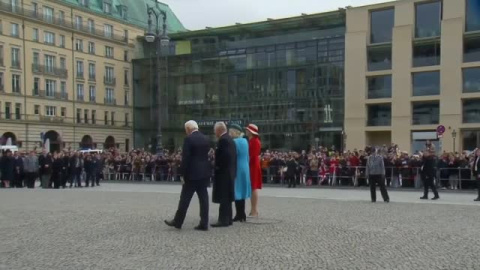 El Rey Carlos III de Inglaterra y la reina consorte Camila viajan a Alemania en su primer destino extranjero