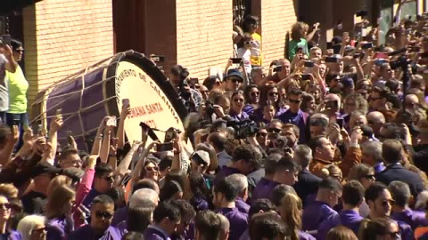 Homenaje a Carlos Saura en la Rompida de la Hora en Calanda