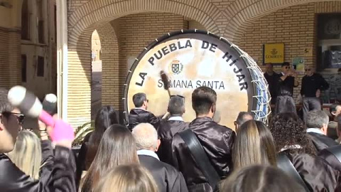 La tradición ancestral de los tambores protagoniza la Semana Santa en La Puebla de Híjar 