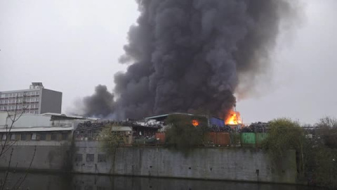 Una gran nube tóxica amenaza la ciudad alemana de Hamburgo