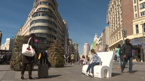 Madrid amanece llena de bancos con forma de libros