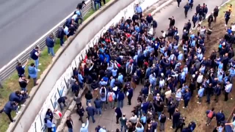 Un grupo de conductores de autobús agrede a un ministro de Seguridad argentino