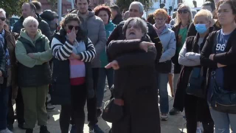 Protestas y súplicas en el puerto de Santander por las víctimas del Vilaboa Uno