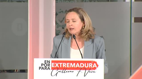 Calviño contrapone la política de "protección y progreso" del Gobierno de coalición a la de "recortes y precariedad" del PP