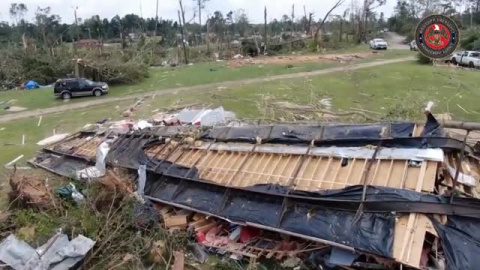 El clima extremo deja más de 17 muertos por calor en la India y zonas arrasadas por tornados en EEUU