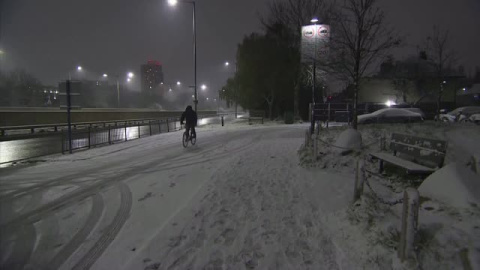 Viajes interrumpidos tras las fuertes nevadas en Reino Unido