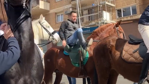 Patadas, cojeras y caballos con espuma y sangre en la boca: PACMA denuncia el maltrato en el desfile de Els Tres Tombs de Terrassa