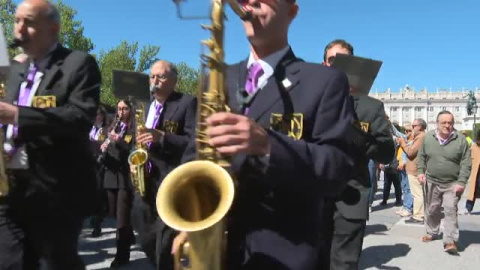 Más de 20 bandas música recorren las calles para reivindicar más apoyo y visibilidad 