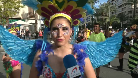 La alegría y el color invaden Alicante con un Desfile del Ninot multitudinario