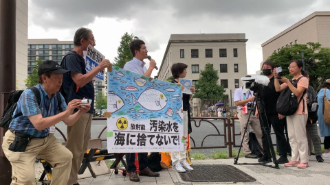 Japoneses se manifiestan contra el vertido de Fukushima pocos días antes de su inicio