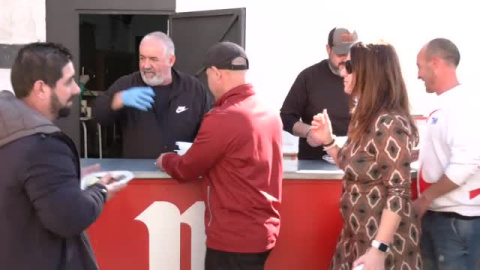 La mejillonada popular anuncia la llegada del carnaval a Cádiz