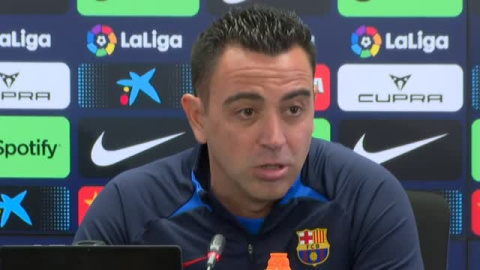 Xavi pide una norma que regule el terreno de juego en el fútbol