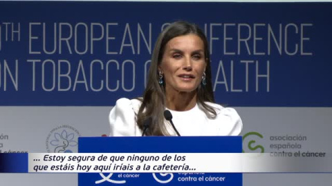 La reina Letizia, a favor de subir el precio del tabaco: "Fumar es una enfermedad"