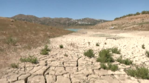 Sin agua en las duchas de la playa y con cortes por la noche en Vélez-Málaga