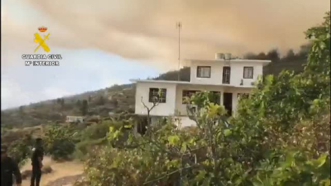 El fuego obliga a desalojar a 4.000 personas en La Palma