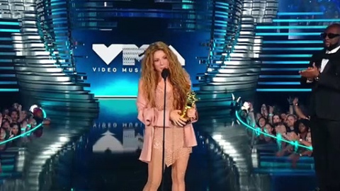 Shakira dedica a los latinos el histórico reconocimiento a su carrera de los MTV VMA