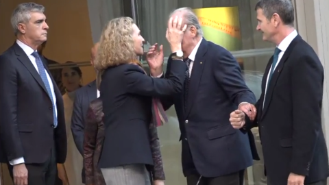 Así ha sido el sorprendente y llamativo gesto de despedida entre Juan Carlos I y la infanta Elena