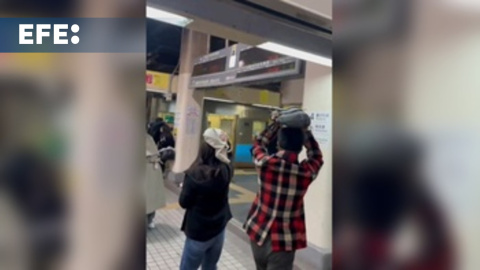 Imágenes del seísmo en la estación de Kanazawa, Ishikawa