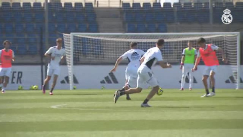 Los jugadores del Real Madrid disponibles se ejercitan con el Castilla