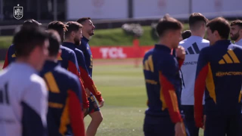 Penúltimo entrenamiento antes del debut de Luis de la Fuente al frente de la selección   