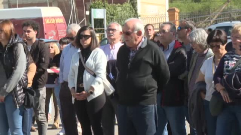 Emocionado minuto de silencio por Marina frente a la residencia de ancianos donde trabajaba