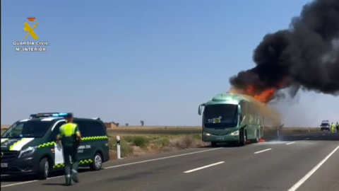 Un autobús con 50 personas a bordo se incendia a la altura de Fraga, en Huesca