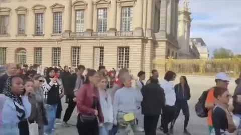 Desalojan el Louvre y el palacio de Versalles por amenaza de bomba