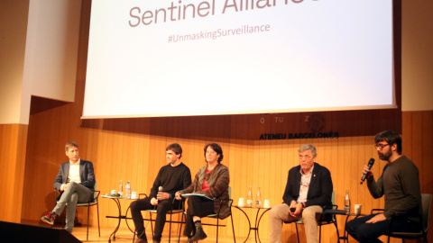 Tertúlia posterior a la presentació de Sentinel Alliance a l'Ateneu Barcelonès.