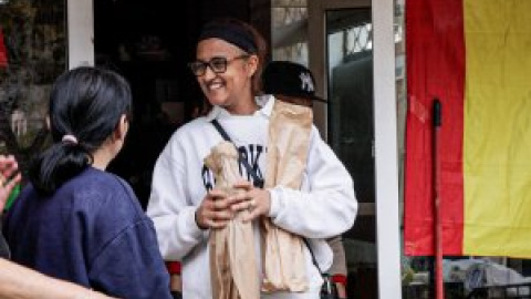 La panadería que volvió a latir tras la DANA por la fuerza de sus vecinos: "Quise tirar la toalla, pero ayudar me animó"