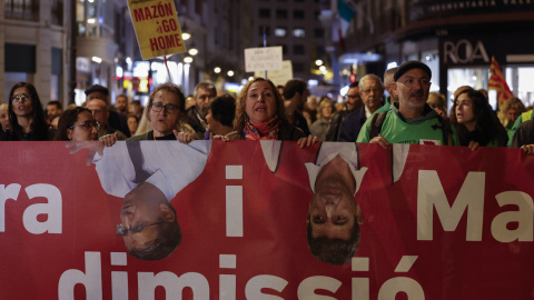 Manifestación por la dimisión de Mazón en la plaza de la Virgen, en València, el pasado 23 de noviembre.